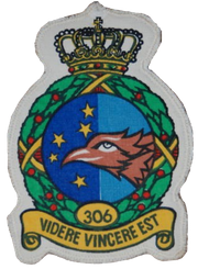 306_SQ_CROWN_ON_WHITE_BEDRUKT